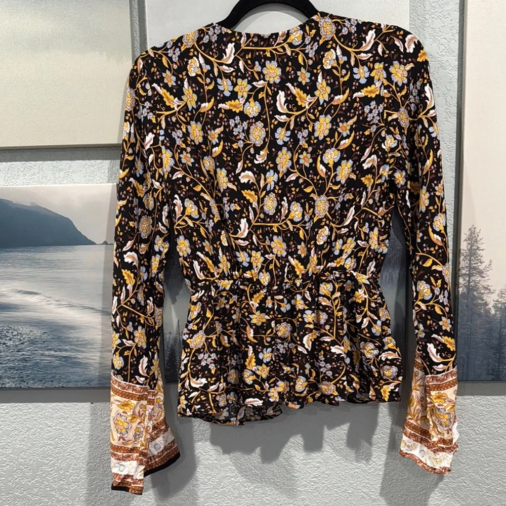 Chic Bohemian Floral Top - Picture 6 of 6